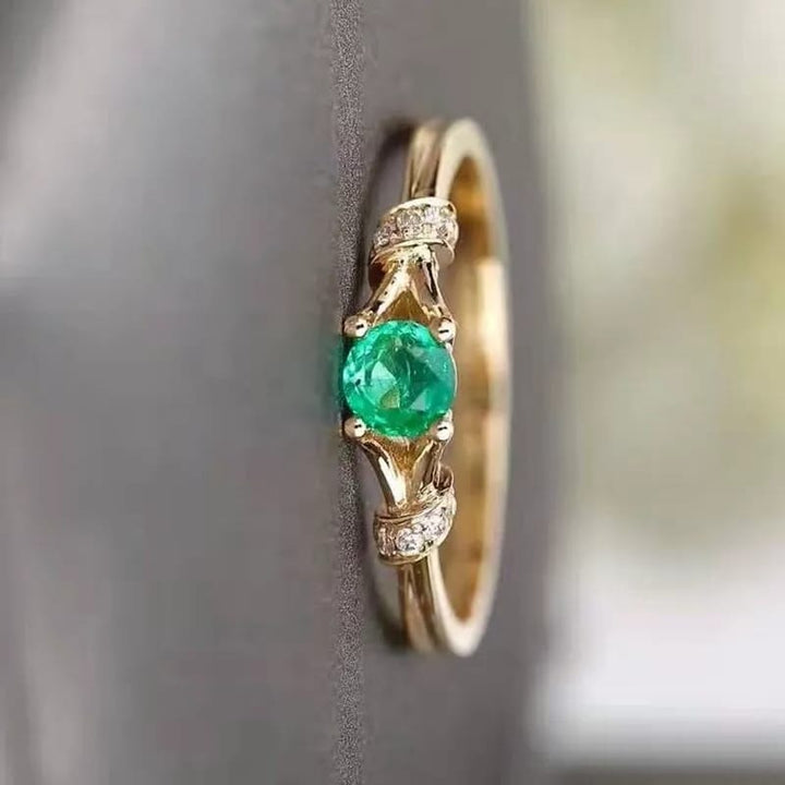 Anillo en oro con cristal verde