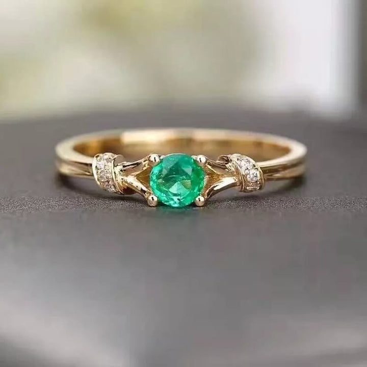 Anillo en oro con cristal verde